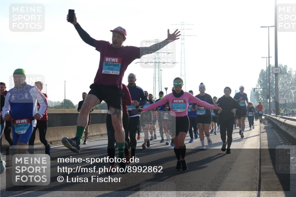 03.10.2025 - Köhlbrandbrückenlauf Luisa Fischer http://msf.ph/oto/8992862 03.10.2025 10:18:40 Position 3 3505, 2832, 1124, 3827, 1 meine-sportfotos.de