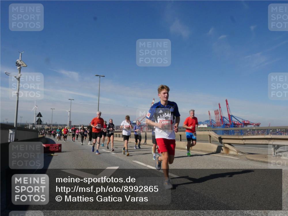 03.10.2025 - Köhlbrandbrückenlauf Matties Gatica Varas http://msf.ph/oto/8992865 03.10.2025 12:45:10 Position 2  meine-sportfotos.de