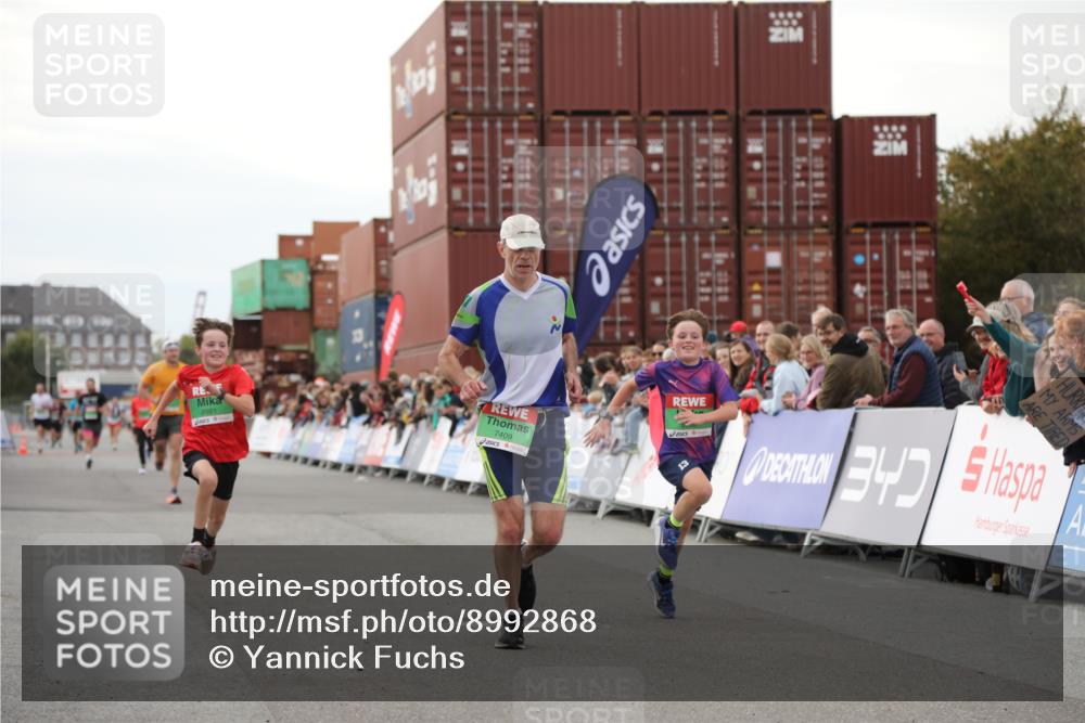 03.10.2025 - Köhlbrandbrückenlauf Yannick Fuchs http://msf.ph/oto/8992868 03.10.2025 16:03:44 Ziel 7409, 8980, 8981, 9484, 9730 meine-sportfotos.de