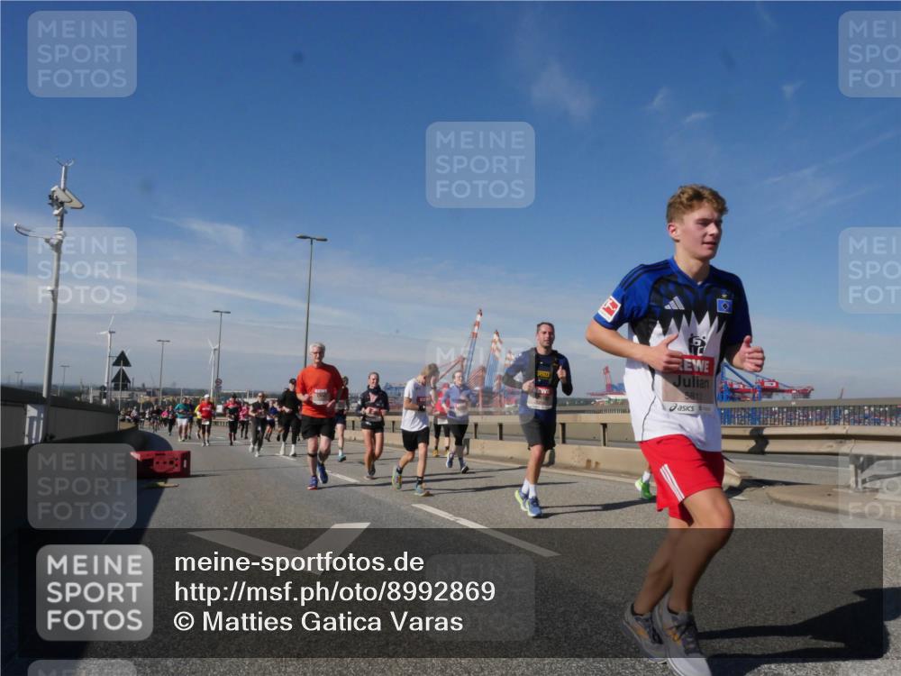 03.10.2025 - Köhlbrandbrückenlauf Matties Gatica Varas http://msf.ph/oto/8992869 03.10.2025 12:45:10 Position 2 5813 meine-sportfotos.de