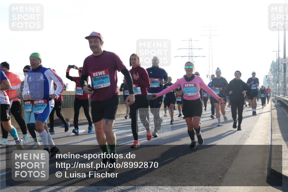 03.10.2025 - Köhlbrandbrückenlauf Luisa Fischer http://msf.ph/oto/8992870 03.10.2025 10:18:40 Position 3 3505, 2832, 1124, 3827, 1 meine-sportfotos.de