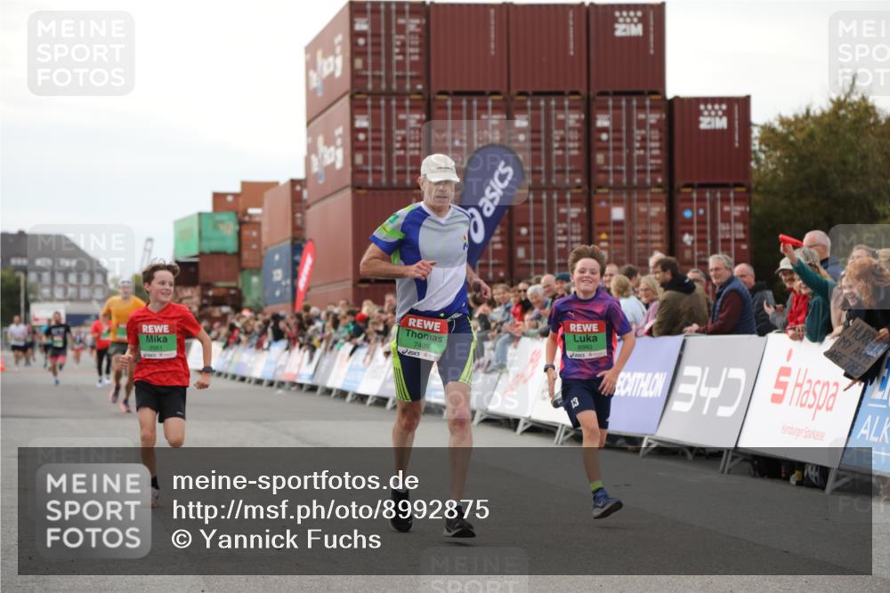 03.10.2025 - Köhlbrandbrückenlauf Yannick Fuchs http://msf.ph/oto/8992875 03.10.2025 16:03:44 Ziel 7409, 8980, 8981, 9484, 9730 meine-sportfotos.de