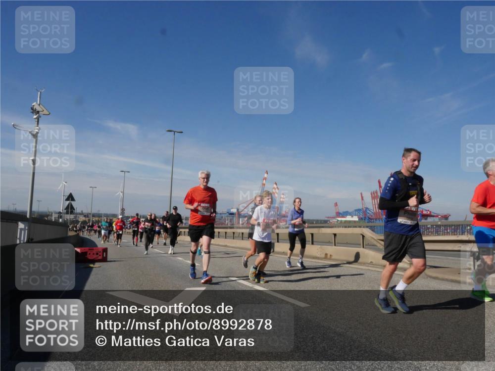 03.10.2025 - Köhlbrandbrückenlauf Matties Gatica Varas http://msf.ph/oto/8992878 03.10.2025 12:45:11 Position 2  meine-sportfotos.de
