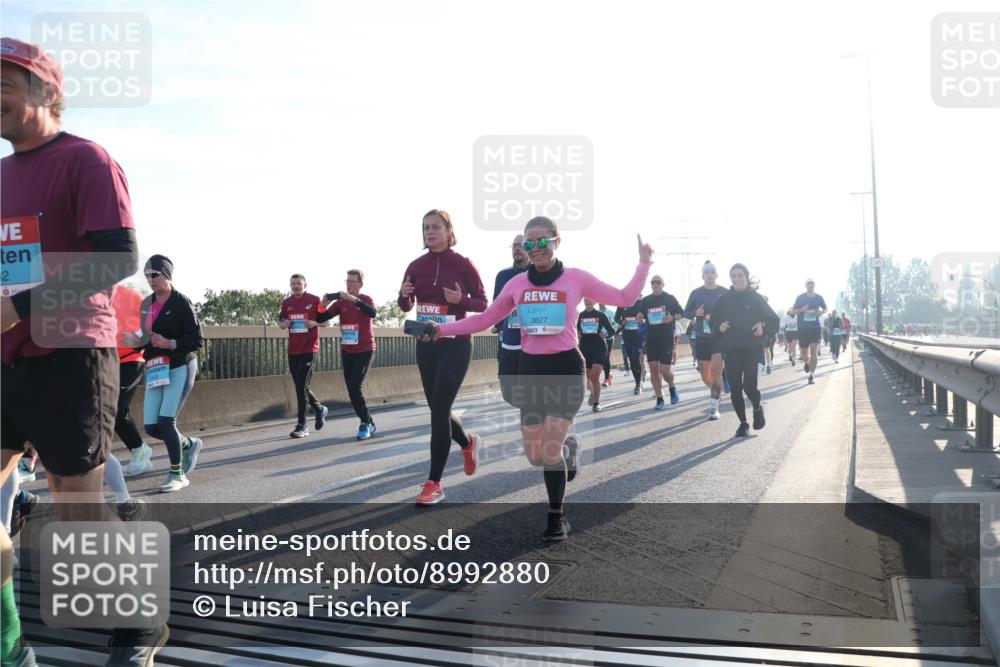 03.10.2025 - Köhlbrandbrückenlauf Luisa Fischer http://msf.ph/oto/8992880 03.10.2025 10:18:41 Position 3 3827 meine-sportfotos.de