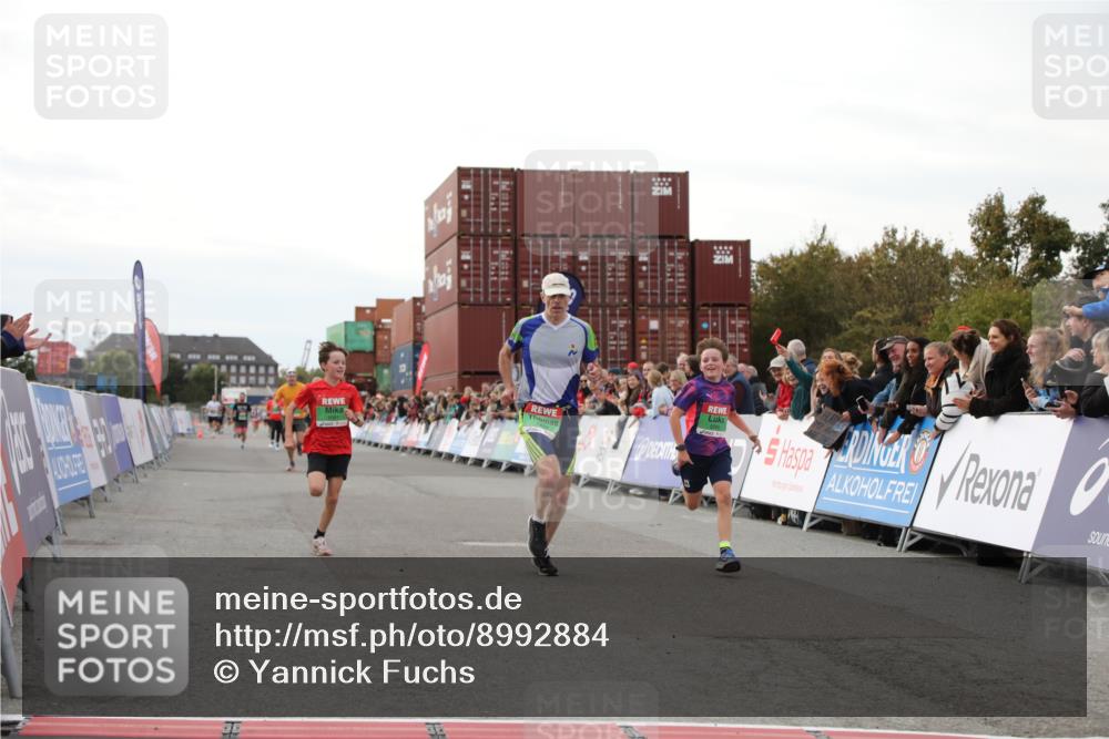 03.10.2025 - Köhlbrandbrückenlauf Yannick Fuchs http://msf.ph/oto/8992884 03.10.2025 16:03:45 Ziel 7409, 8980, 8981, 9484, 9730 meine-sportfotos.de