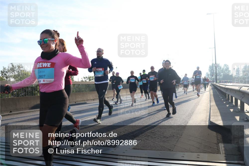 03.10.2025 - Köhlbrandbrückenlauf Luisa Fischer http://msf.ph/oto/8992886 03.10.2025 10:18:42 Position 3 3827 meine-sportfotos.de
