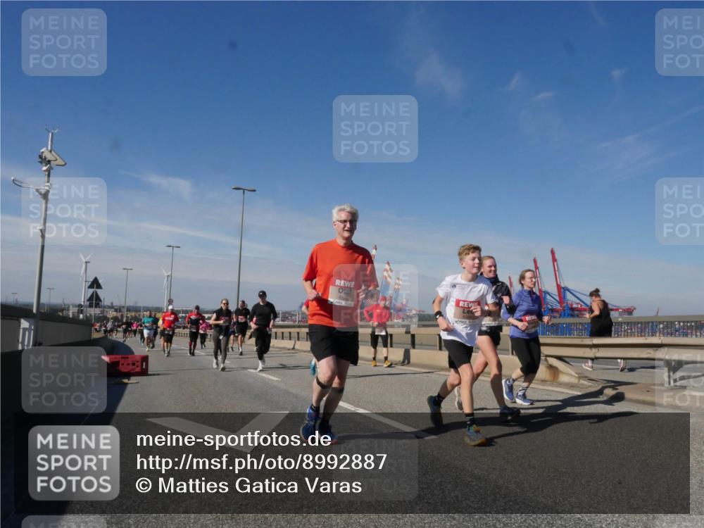 03.10.2025 - Köhlbrandbrückenlauf Matties Gatica Varas http://msf.ph/oto/8992887 03.10.2025 12:45:12 Position 2 4176 meine-sportfotos.de