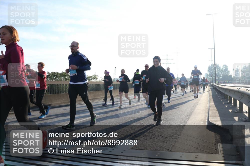 03.10.2025 - Köhlbrandbrückenlauf Luisa Fischer http://msf.ph/oto/8992888 03.10.2025 10:18:42 Position 3 00 meine-sportfotos.de