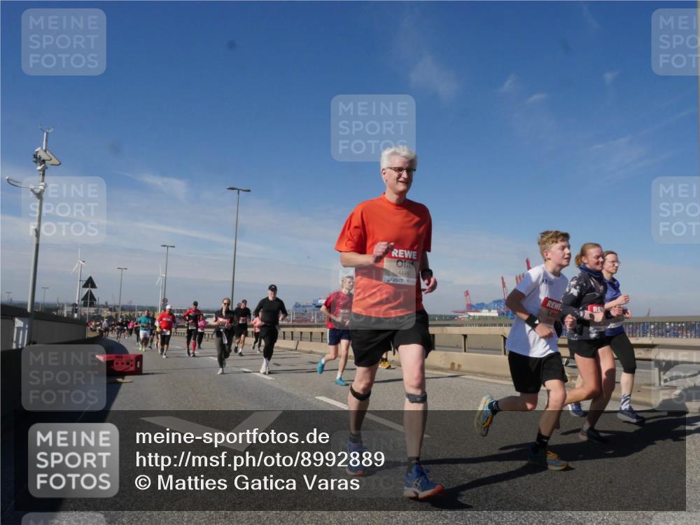 03.10.2025 - Köhlbrandbrückenlauf Matties Gatica Varas http://msf.ph/oto/8992889 03.10.2025 12:45:13 Position 2 4176 meine-sportfotos.de