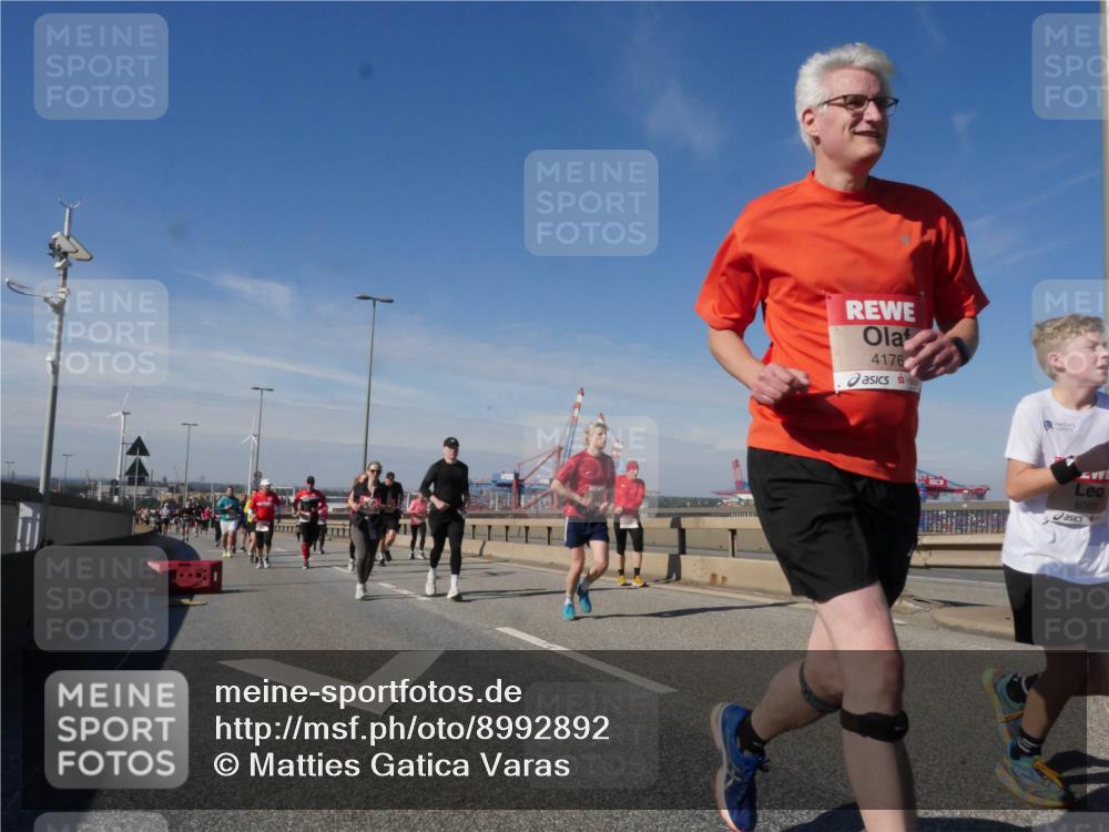 03.10.2025 - Köhlbrandbrückenlauf Matties Gatica Varas http://msf.ph/oto/8992892 03.10.2025 12:45:13 Position 2 4176, 6088 meine-sportfotos.de