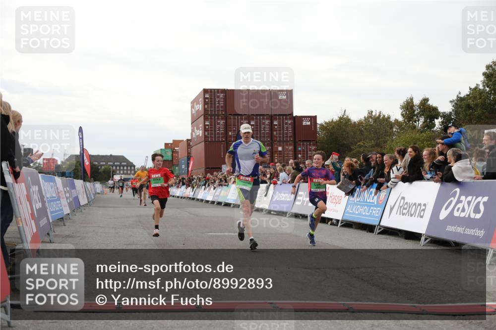 03.10.2025 - Köhlbrandbrückenlauf Yannick Fuchs http://msf.ph/oto/8992893 03.10.2025 16:03:45 Ziel 7409, 8980, 8981, 9484, 9730 meine-sportfotos.de