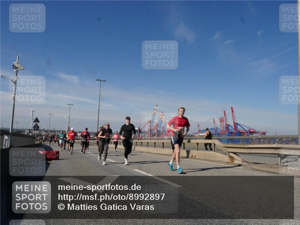 03.10.2025 - Köhlbrandbrückenlauf Matties Gatica Varas http://msf.ph/oto/8992897 03.10.2025 12:45:14 Position 2  meine-sportfotos.de