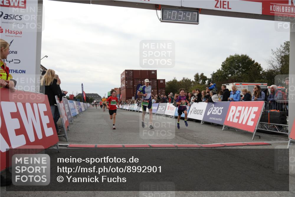 03.10.2025 - Köhlbrandbrückenlauf Yannick Fuchs http://msf.ph/oto/8992901 03.10.2025 16:03:45 Ziel 7409, 8980, 8981, 9484, 9730 meine-sportfotos.de