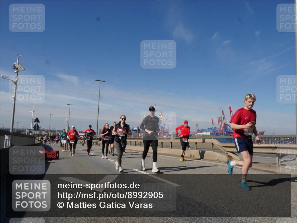 03.10.2025 - Köhlbrandbrückenlauf Matties Gatica Varas http://msf.ph/oto/8992905 03.10.2025 12:45:15 Position 2  meine-sportfotos.de