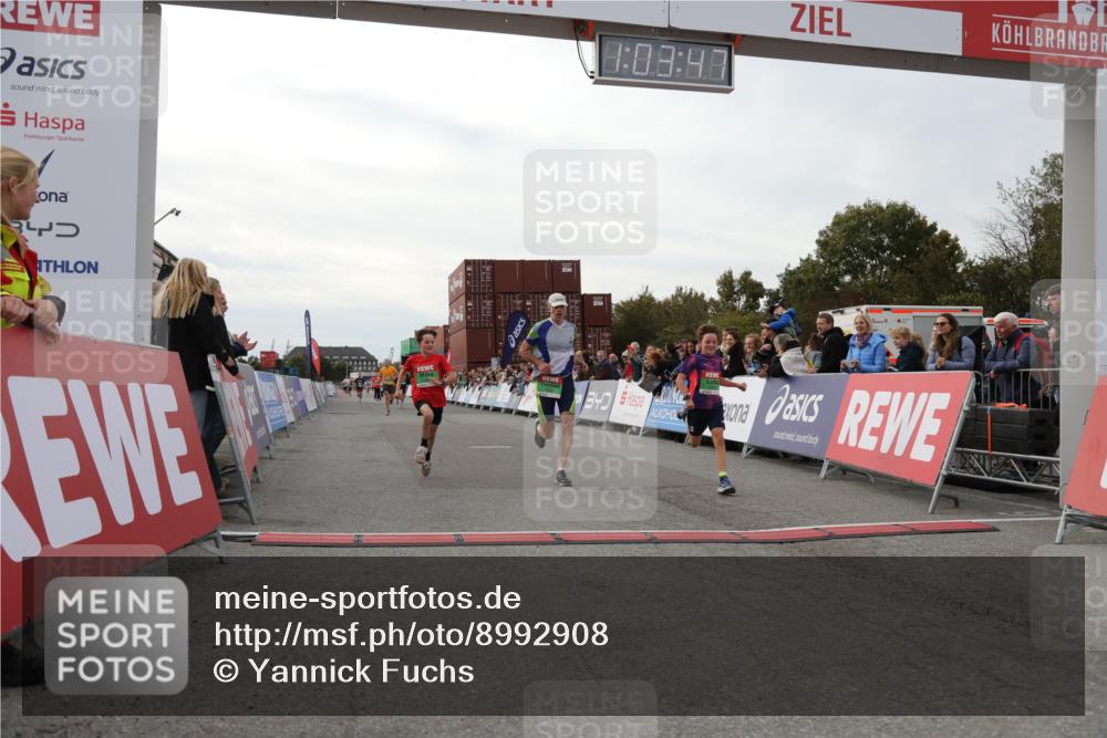 03.10.2025 - Köhlbrandbrückenlauf Yannick Fuchs http://msf.ph/oto/8992908 03.10.2025 16:03:45 Ziel 7409, 8980, 8981, 9484, 9730 meine-sportfotos.de
