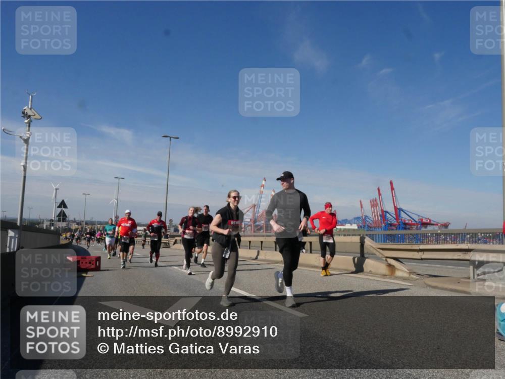 03.10.2025 - Köhlbrandbrückenlauf Matties Gatica Varas http://msf.ph/oto/8992910 03.10.2025 12:45:15 Position 2  meine-sportfotos.de