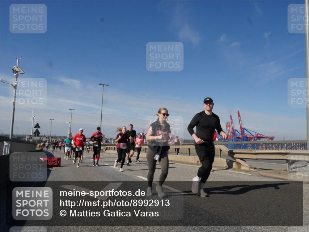 03.10.2025 - Köhlbrandbrückenlauf Matties Gatica Varas http://msf.ph/oto/8992913 03.10.2025 12:45:16 Position 2  meine-sportfotos.de