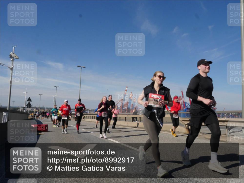 03.10.2025 - Köhlbrandbrückenlauf Matties Gatica Varas http://msf.ph/oto/8992917 03.10.2025 12:45:16 Position 2 6217, 118 meine-sportfotos.de