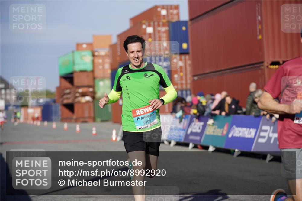 03.10.2025 - Köhlbrandbrückenlauf Michael Burmester http://msf.ph/oto/8992920 03.10.2025 09:52:55 Ziel 1035, 2705, 3629 meine-sportfotos.de
