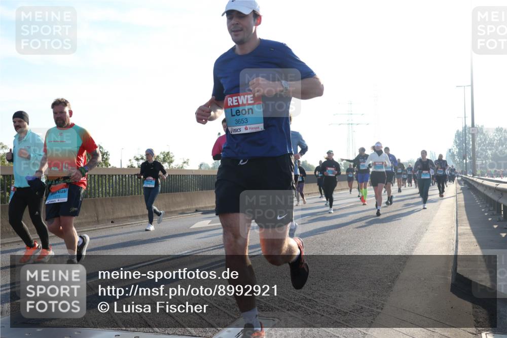 03.10.2025 - Köhlbrandbrückenlauf Luisa Fischer http://msf.ph/oto/8992921 03.10.2025 10:18:46 Position 3 2, 3653, 1573 meine-sportfotos.de