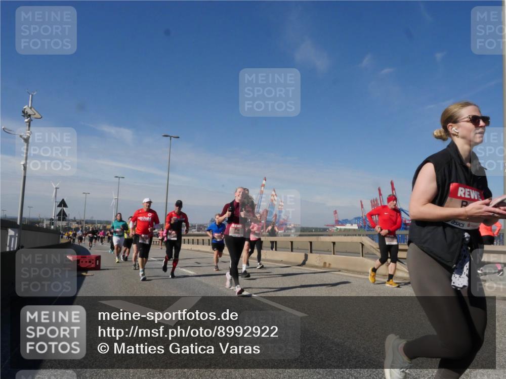 03.10.2025 - Köhlbrandbrückenlauf Matties Gatica Varas http://msf.ph/oto/8992922 03.10.2025 12:45:17 Position 2  meine-sportfotos.de