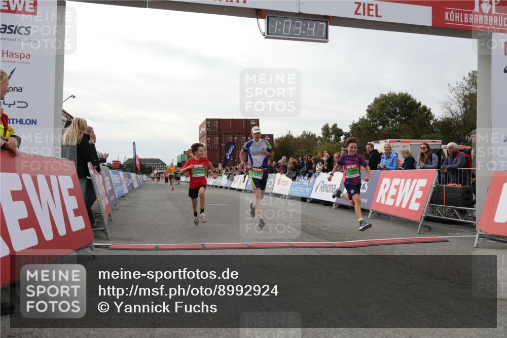03.10.2025 - Köhlbrandbrückenlauf Yannick Fuchs http://msf.ph/oto/8992924 03.10.2025 16:03:45 Ziel 7409, 8980, 8981, 9484, 9730 meine-sportfotos.de