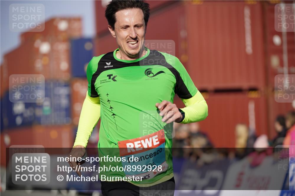 03.10.2025 - Köhlbrandbrückenlauf Michael Burmester http://msf.ph/oto/8992928 03.10.2025 09:52:56 Ziel 1035, 2705, 3629 meine-sportfotos.de