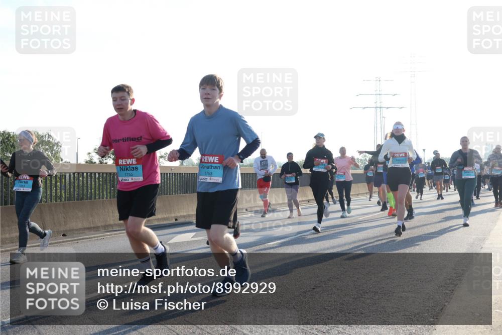 03.10.2025 - Köhlbrandbrückenlauf Luisa Fischer http://msf.ph/oto/8992929 03.10.2025 10:18:46 Position 3 1755, 1753 meine-sportfotos.de
