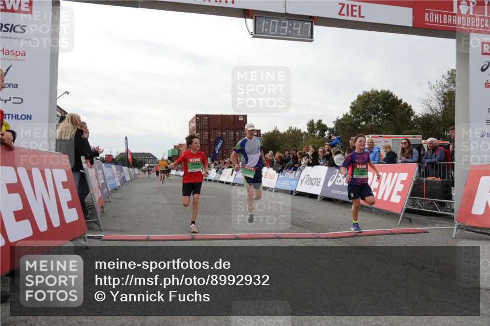 03.10.2025 - Köhlbrandbrückenlauf Yannick Fuchs http://msf.ph/oto/8992932 03.10.2025 16:03:46 Ziel 7409, 8980, 8981, 9405, 9730, 9746 meine-sportfotos.de