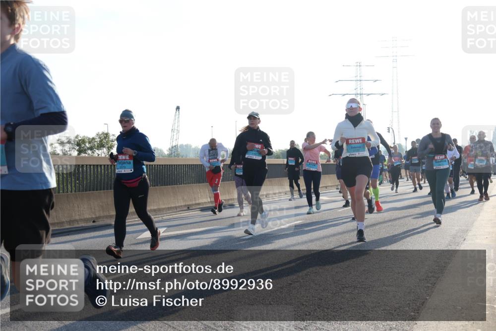 03.10.2025 - Köhlbrandbrückenlauf Luisa Fischer http://msf.ph/oto/8992936 03.10.2025 10:18:47 Position 3 2079, 1747 meine-sportfotos.de