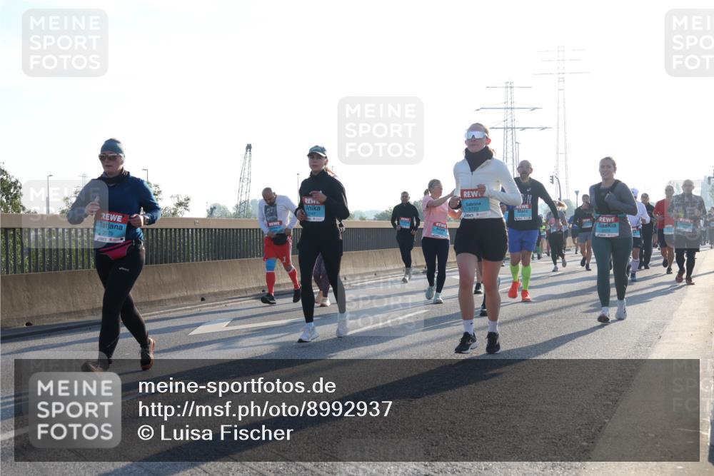03.10.2025 - Köhlbrandbrückenlauf Luisa Fischer http://msf.ph/oto/8992937 03.10.2025 10:18:47 Position 3 2079, 1747, 3723 meine-sportfotos.de