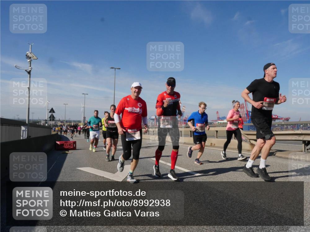 03.10.2025 - Köhlbrandbrückenlauf Matties Gatica Varas http://msf.ph/oto/8992938 03.10.2025 12:45:18 Position 2 649 meine-sportfotos.de