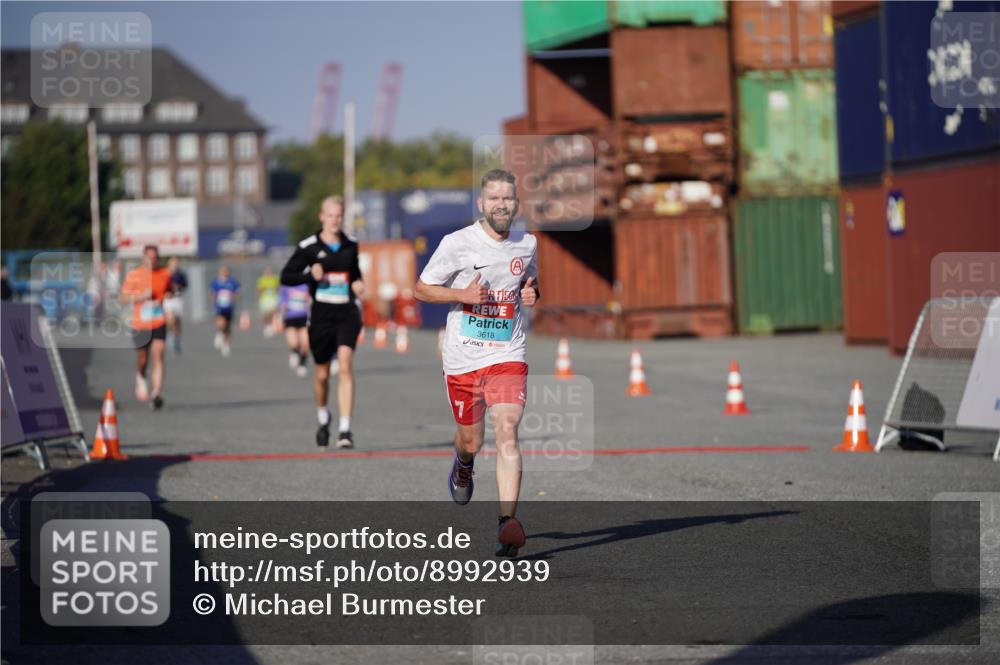 03.10.2025 - Köhlbrandbrückenlauf Michael Burmester http://msf.ph/oto/8992939 03.10.2025 09:53:07 Ziel 3618 meine-sportfotos.de