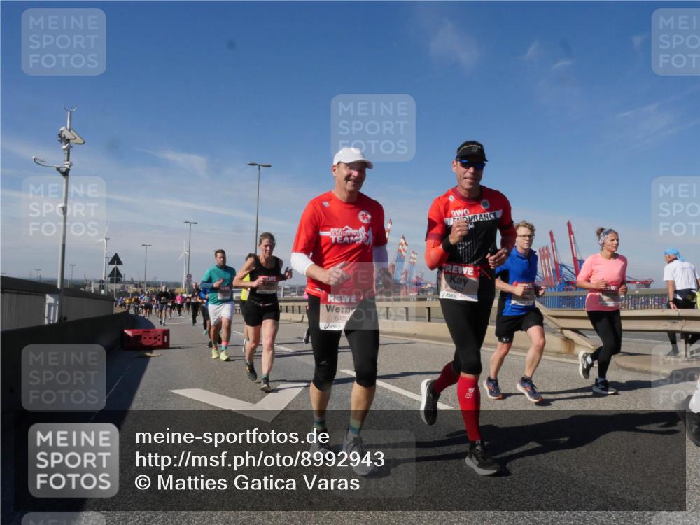 03.10.2025 - Köhlbrandbrückenlauf Matties Gatica Varas http://msf.ph/oto/8992943 03.10.2025 12:45:19 Position 2 6432, 8428 meine-sportfotos.de