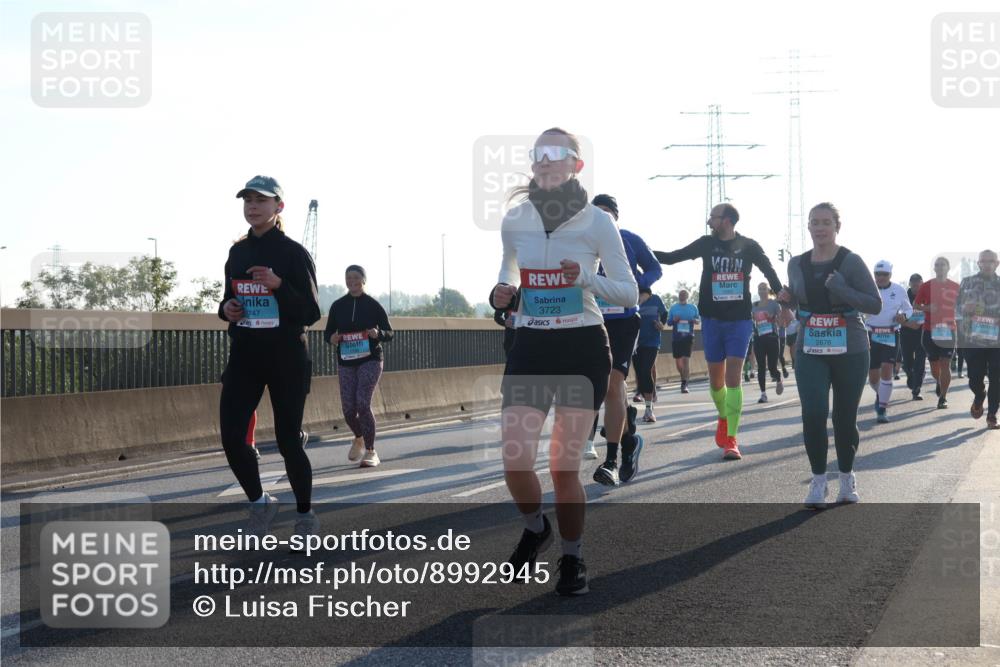 03.10.2025 - Köhlbrandbrückenlauf Luisa Fischer http://msf.ph/oto/8992945 03.10.2025 10:18:48 Position 3 747, 3723, 2678 meine-sportfotos.de