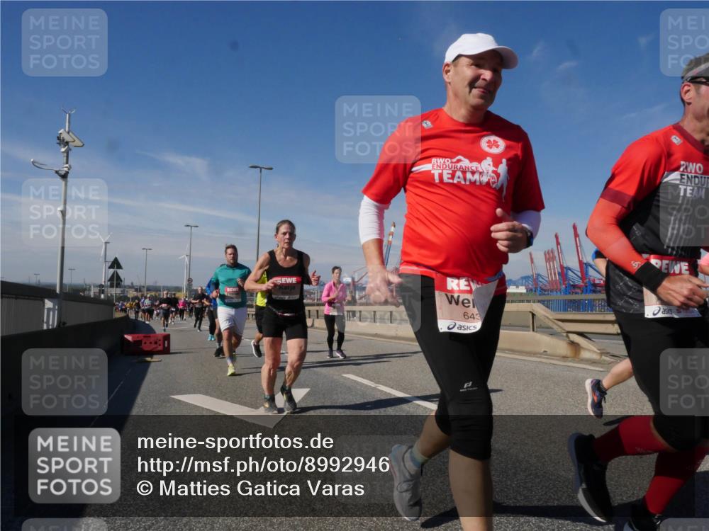 03.10.2025 - Köhlbrandbrückenlauf Matties Gatica Varas http://msf.ph/oto/8992946 03.10.2025 12:45:19 Position 2 643 meine-sportfotos.de