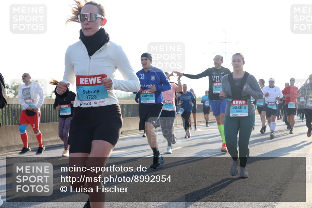 03.10.2025 - Köhlbrandbrückenlauf Luisa Fischer http://msf.ph/oto/8992954 03.10.2025 10:18:49 Position 3 33, 3723, 1952, 2678 meine-sportfotos.de