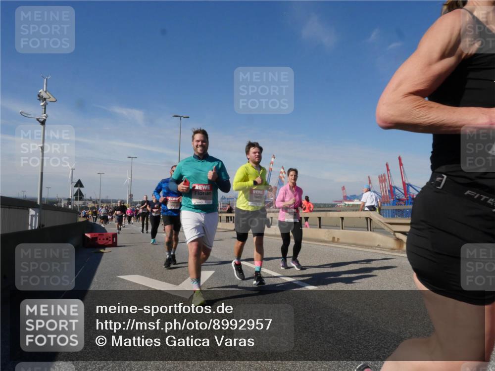 03.10.2025 - Köhlbrandbrückenlauf Matties Gatica Varas http://msf.ph/oto/8992957 03.10.2025 12:45:21 Position 2  meine-sportfotos.de