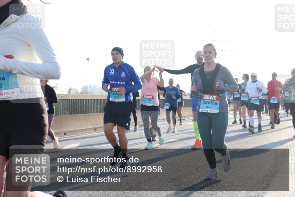 03.10.2025 - Köhlbrandbrückenlauf Luisa Fischer http://msf.ph/oto/8992958 03.10.2025 10:18:49 Position 3 33, 3, 1952, 2678, 1672 meine-sportfotos.de