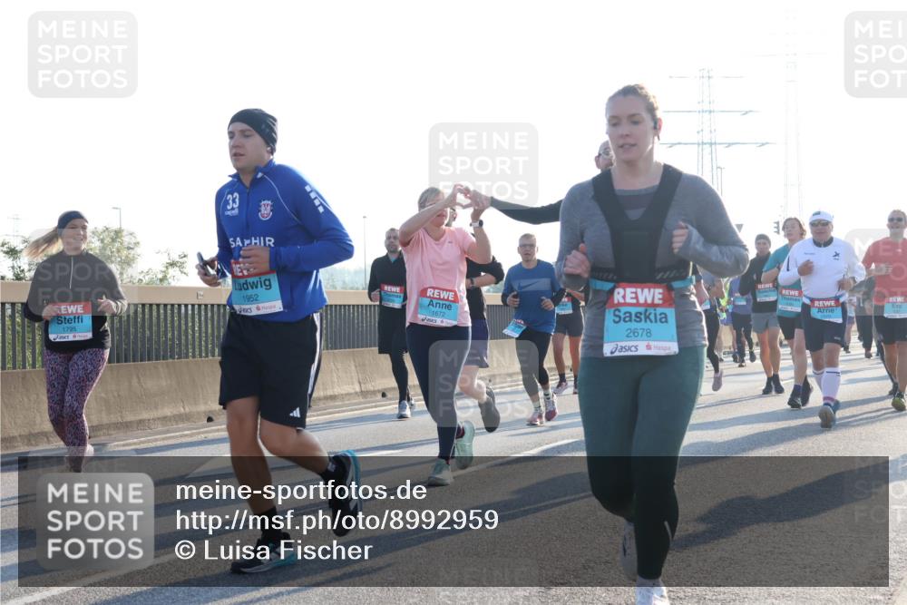 03.10.2025 - Köhlbrandbrückenlauf Luisa Fischer http://msf.ph/oto/8992959 03.10.2025 10:18:49 Position 3 33, 1672, 2678, 1952, 1795 meine-sportfotos.de