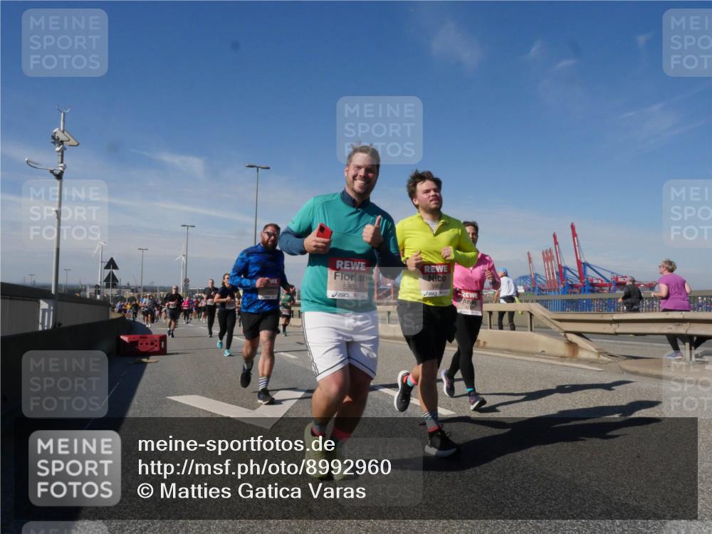 03.10.2025 - Köhlbrandbrückenlauf Matties Gatica Varas http://msf.ph/oto/8992960 03.10.2025 12:45:21 Position 2 5902, 5908, 47 meine-sportfotos.de