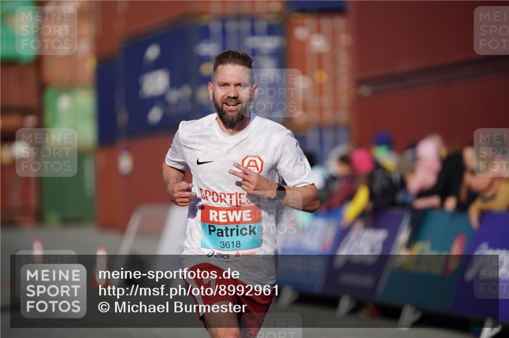 03.10.2025 - Köhlbrandbrückenlauf Michael Burmester http://msf.ph/oto/8992961 03.10.2025 09:53:09 Ziel 1029, 3618 meine-sportfotos.de