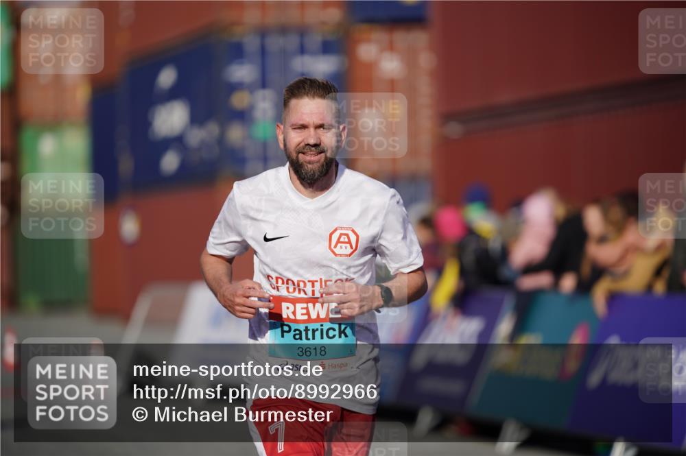 03.10.2025 - Köhlbrandbrückenlauf Michael Burmester http://msf.ph/oto/8992966 03.10.2025 09:53:09 Ziel 1029, 3618 meine-sportfotos.de