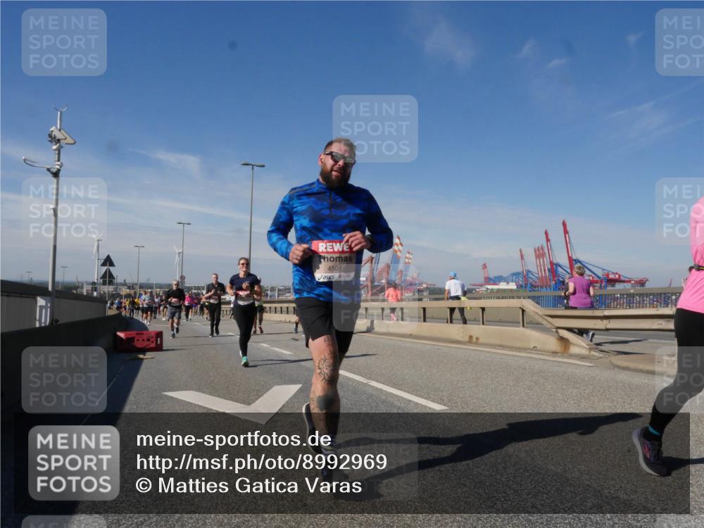 03.10.2025 - Köhlbrandbrückenlauf Matties Gatica Varas http://msf.ph/oto/8992969 03.10.2025 12:45:22 Position 2 4501 meine-sportfotos.de