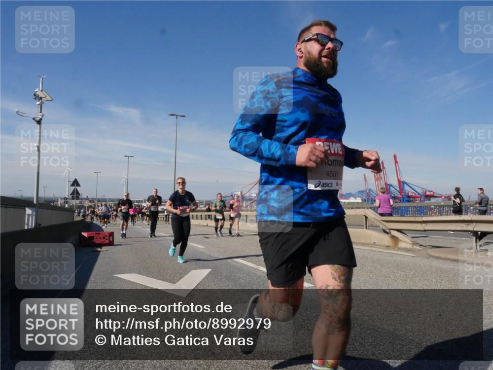 03.10.2025 - Köhlbrandbrückenlauf Matties Gatica Varas http://msf.ph/oto/8992979 03.10.2025 12:45:23 Position 2 4501 meine-sportfotos.de