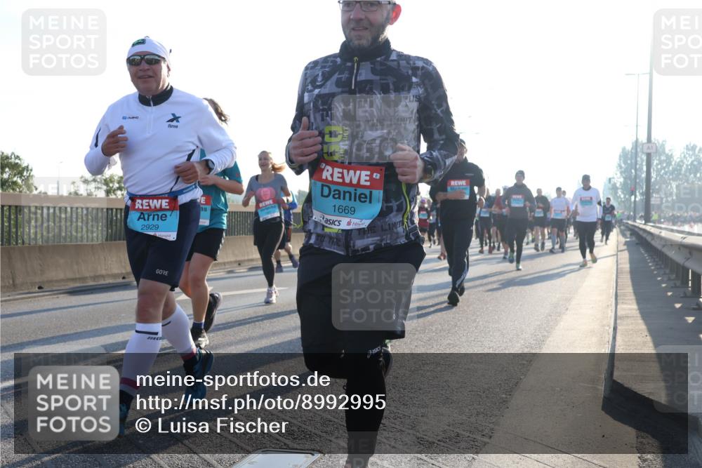 03.10.2025 - Köhlbrandbrückenlauf Luisa Fischer http://msf.ph/oto/8992995 03.10.2025 10:18:53 Position 3 2929, 1669 meine-sportfotos.de