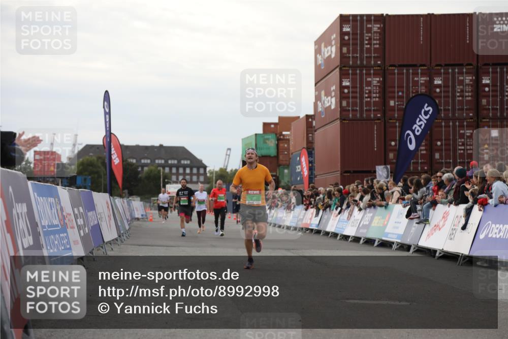 03.10.2025 - Köhlbrandbrückenlauf Yannick Fuchs http://msf.ph/oto/8992998 03.10.2025 16:03:47 Ziel 7409, 7811, 8980, 8981, 9405, 9473, 9672, 9730, 9746 meine-sportfotos.de