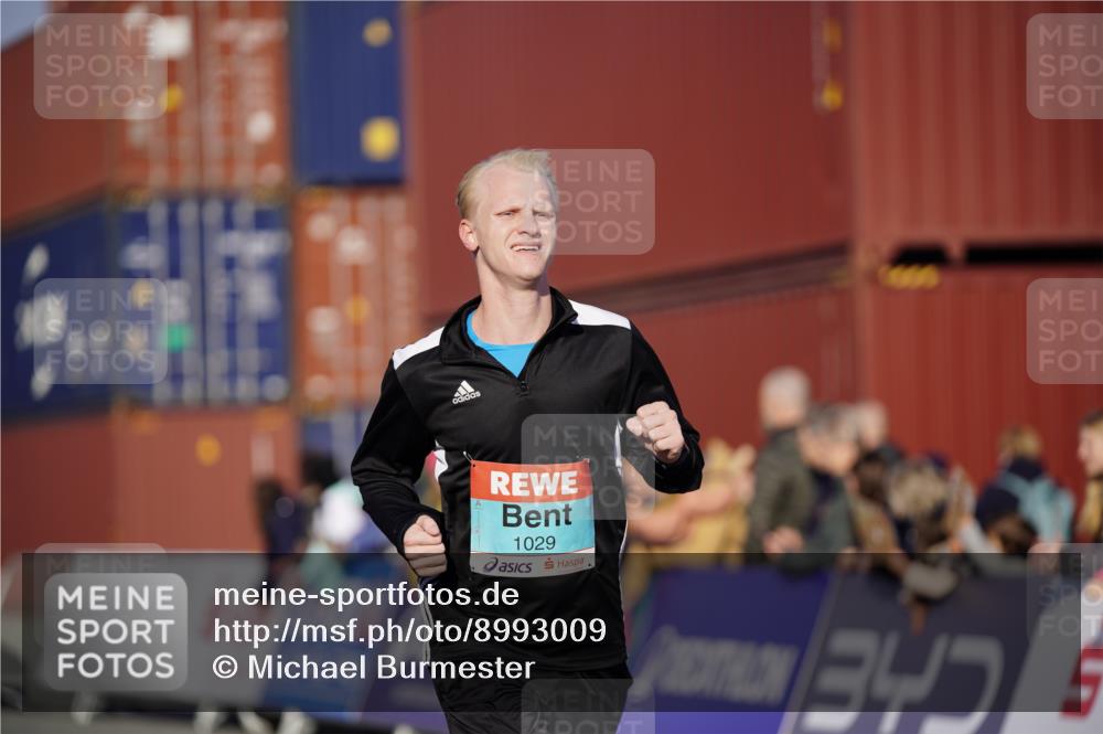 03.10.2025 - Köhlbrandbrückenlauf Michael Burmester http://msf.ph/oto/8993009 03.10.2025 09:53:13 Ziel 1012, 1029, 3618 meine-sportfotos.de