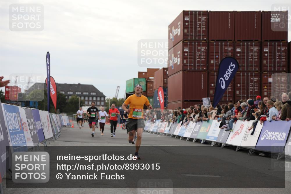 03.10.2025 - Köhlbrandbrückenlauf Yannick Fuchs http://msf.ph/oto/8993015 03.10.2025 16:03:48 Ziel 7409, 7811, 7862, 8980, 8981, 9405, 9473, 9672, 9730, 9746 meine-sportfotos.de