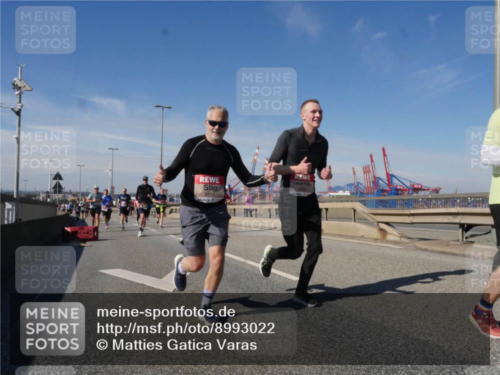 03.10.2025 - Köhlbrandbrückenlauf Matties Gatica Varas http://msf.ph/oto/8993022 03.10.2025 12:45:28 Position 2 6116, 5890 meine-sportfotos.de